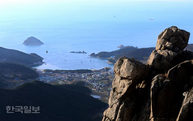 금산에서 내려다보는 상주은모래비치.