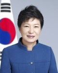 국방부가 10일 폐기하도록 각군에 지시한 박근혜 전 대통령 사진.