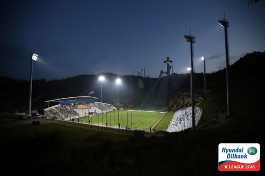 평창 알펜시아 스키점핑타워 축구장. 프로축구연맹 제공