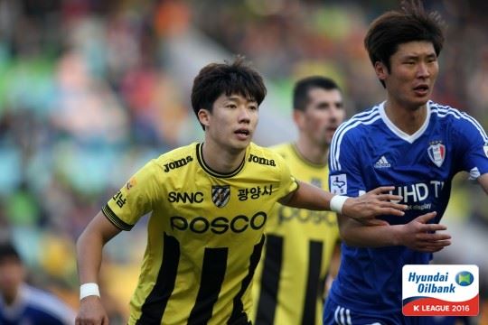 축구 국가대표팀에 깜짝 발탁된 전남 허용준(왼쪽). 프로축구연맹 제공