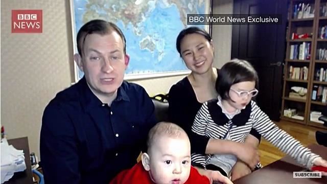 BBC 인터뷰서 당시 방송사고 설명하는 켈리 교수