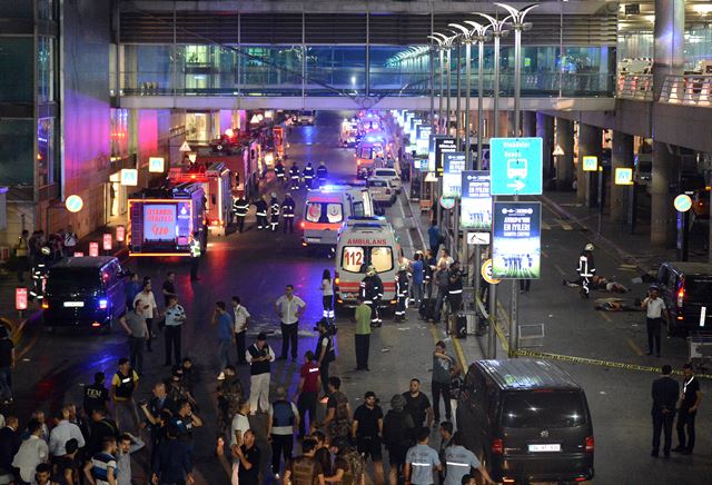 지난해 6월 테러가 발생해 40여명이 사망한 터키 이스탄불 아타튀르크 공항. 한국일보 자료사진