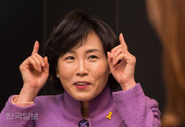 김혜경씨는 "남편 이재명 성남시장이 뿔난 사람처럼 강경한 이미지로 알려져 안타깝다"며 "알고 보면 따뜻하고 재밌는 사람"이라고 강조했다. 류효진기자 jsknight@hankookilbo.com