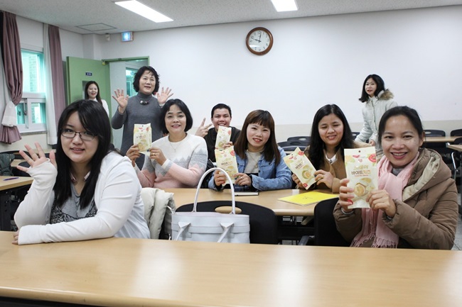 은평구 외국인근로자센터 한국어 수업 장면