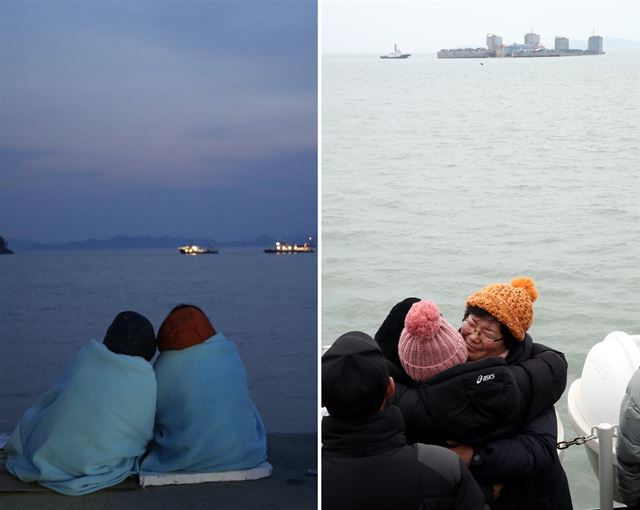 전남 진도군 세월호 사고해역에서 24일 수면 위 13m까지 올라온 세월호가 2척의 잭킹 바지선에 와이어로 묵여 반잠수함식 선박으로 옮겨진 후 목포신항으로 이동을 시작했다. 사진은 지난 2014년 4월 20일 전남 진도군 진도항에서 실종자 가족들이 사고해역을 바라보며 실종된 가족이 돌아오기를 기다리고 있는 모습(사진 왼쪽), 3년이 지난 24일 사고해역에서 세월호 미수습 가족들이 이동을 준비하는 모습을 보며 감격스러워 하고 있다.(사진 오른쪽) AP 연합뉴스,진도=연합뉴스