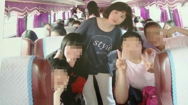 고 이지혜 선생님이 제자들과 함께 찍은 사진. 이종락씨 제공