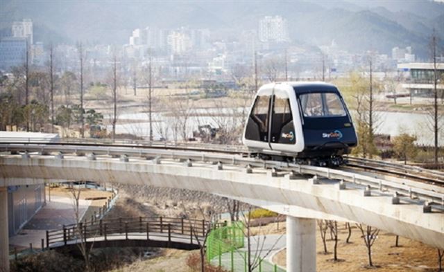 전남 순천만국가정원에서 순천문학관까지 4.6km를 연결하는 무인궤도차 스카이큐브.