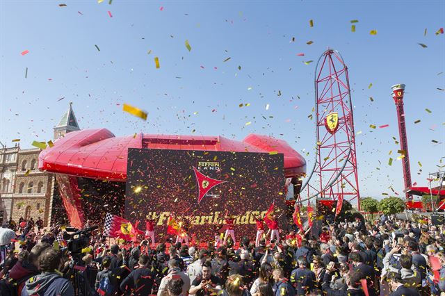 지난 6일 진행된 페라리 랜드 개장 행사에는 1,500여 명이 참석해 축하했다