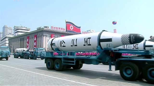 15일 열린 북한 열병식에 첫 등장한 '북극성' SLBM 모습. 연합뉴스