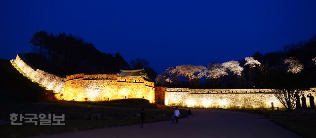 고창읍성 북문 야경.