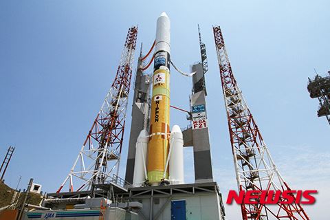 일본 미쓰비시 중공업과 우주항공개발기구(JAXA)는 2015년 11월24일 가고시마현 다네가시마 우주센터에서 캐나다 통신방송 위성을 탑재한 자국산 H2A 로켓 29호기 발사에 성공했다. 사진은 발사 전 H2A로켓 29호기의 모습. JAXA 홈페이지