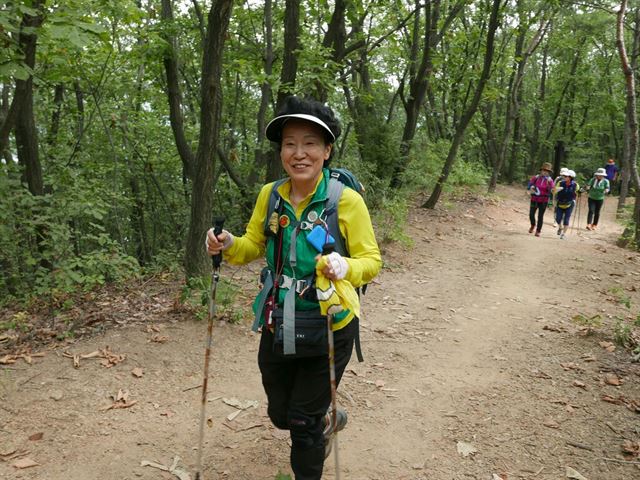 퇴직 후 일주일에 세 번은 걷기 모임에 참여하는 황보수자씨는 함께 걷기 예찬론자다. 황보씨 제공