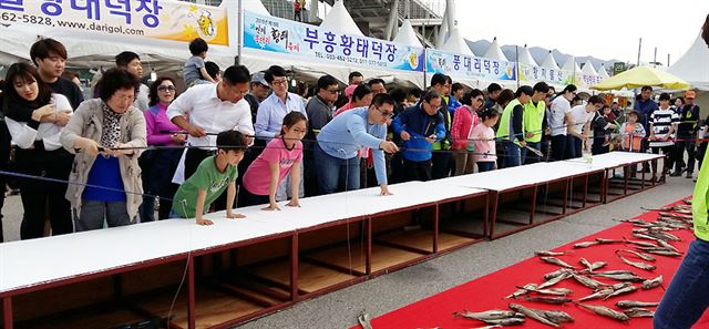 5일부터 3일간 강원 인제군 북면 일원에서 열리는 황태축제에는 먹을 거리 장터와 함께 황태 낚시 등 다양한 이벤트가 마련된다. 인제군 제공