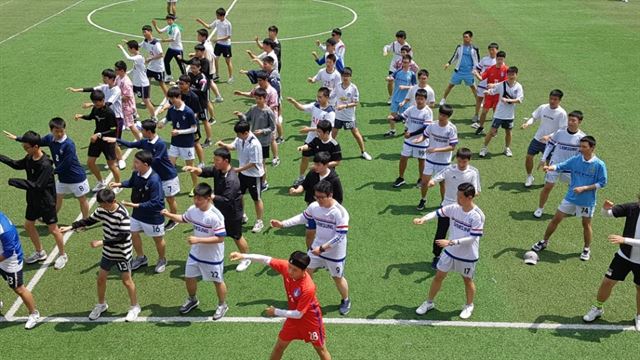 포항 동지고등학교 학생들이 독도 사랑 퍼포먼스를 펼치고 있다.