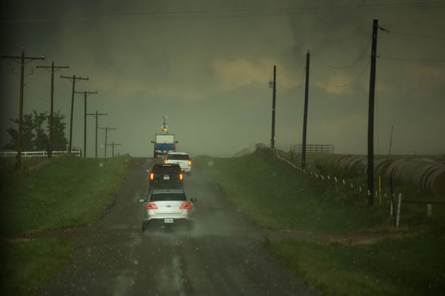 목숨을 거는 폭풍 추적자들. 스톰 체이서(Storm chaser) AFP 연합뉴스