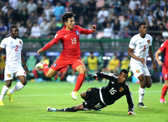 국제축구연맹(FIFA) 20세 이하(U-20) 월드컵 조별리그 A조 한국과 기니의 경기에서 한국 임민혁이 팀 두번째 골을 성공하고 있다. 연합뉴스