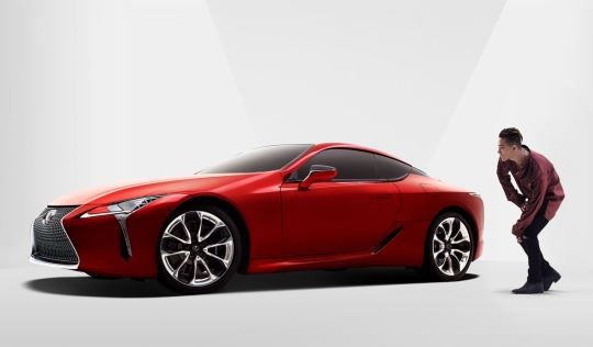 빅뱅 태양이 광고하는 '뉴 LC 500h' . 렉서스 코리아 제공