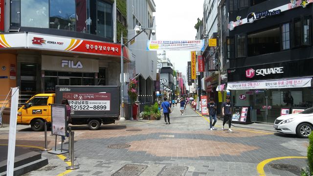 광주 동구 충장로 2가 광주충장로우체국 맞은편 LG유플러스 매장 전경.