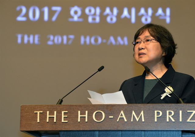 1일 오후 서울 중구 호암아트홀에서 열린 호암상 시상식에서 최수경 경상대 교수가 수상 소감을 밝히고 있다. 뉴스1