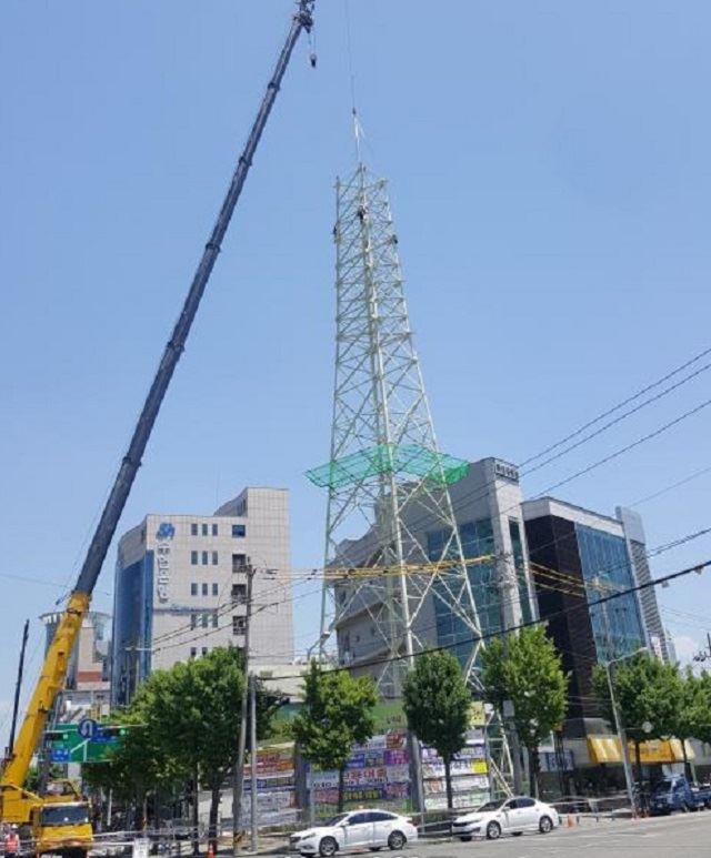 전남 순천시 신도심의 대표적 흉물인 고압송전탑이 철거되고 있다.