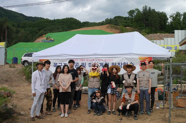 인하공전은 최근 경기 가평군 설악면 위곡리에 위치한 노비타스 음악학교에 경량 목조 주택을 기증했다.