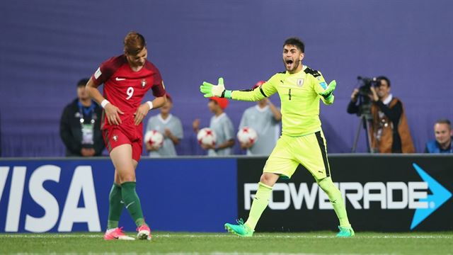 우루과이 산티아고 멜레(오른쪽). FIFA 홈페이지