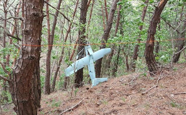 9일 강원 인제군 야산에서 발견된 북한 무인기. 합동참모본부 제공