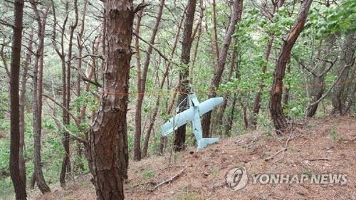 최근 강원 인제군 야산에서 발견된 무인기. 연합뉴스