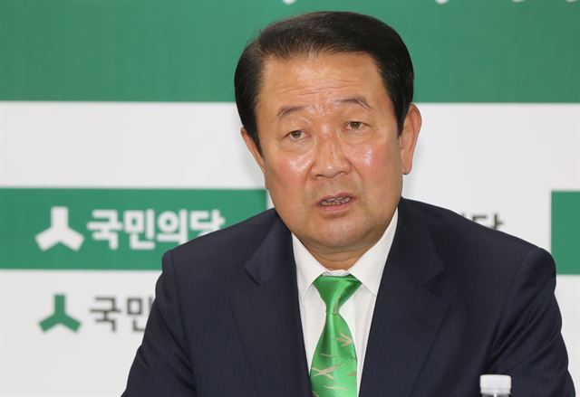 국민의당 박주선 비상대책위원장이 21일 오전 광주 서구 국민의당 광주광역시당에서 열린 '광주 현장 비상대책위원회의'에서 모두발언하고 있다. 광주=연합뉴스