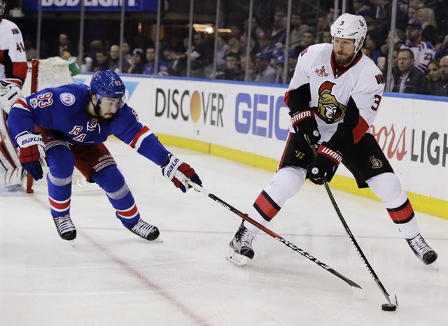 2018 평창 동계올림픽에서 NHL 선수들을 볼 수 없다. 사진은 NHL 뉴욕과 오타와의 경기 모습. AP 연합뉴스