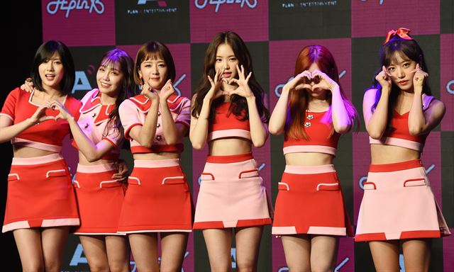 걸그룹 에이핑크 여섯 번째 미니앨범 '핑크업(PINK UP)' 쇼케이스가 26일 오후 서울 마포구 신한카드 판스퀘어 열였다. 연합뉴스