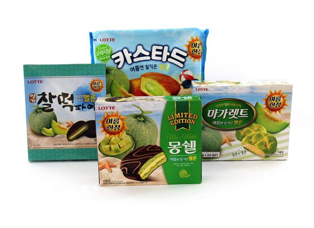 롯데제과가 몽쉘, 카스타드, 마가렛트, 찰떡파이 4개 제품에 멜론 맛을 곁들인 여름 한정 신제품 ‘여름엔 잘 익은 멜론’. 롯데제과 제공