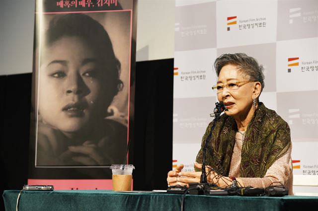 29일 한국영상자료원이 개최한 ‘김지미 데뷔 60주년 특별상영전’ 개막식에서 배우 김지미가 기자들의 질문에 답하고 있다. 한국영상자료원 제공