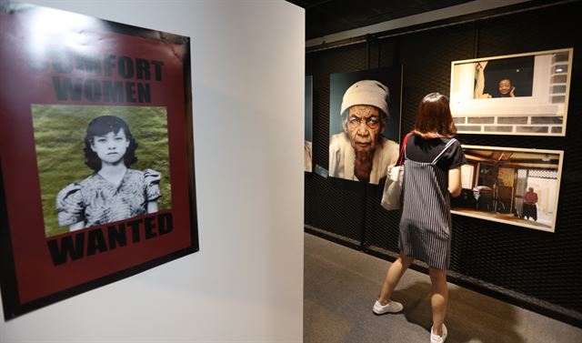 3일 대한민국역사박물관에서 일본군 위안부를 주제로 한 특별기획전 '하나의 진실, 평화를 향한 약속'이 열리고 있다. 일제 강점기 강제동원부터 위안부가 세계적 인권 문제로 떠오르기까지 과정을 담은 역사적 자료와 사진·회화·설치작품 등을 전시한다. 2017.7.3 서울=연합뉴스