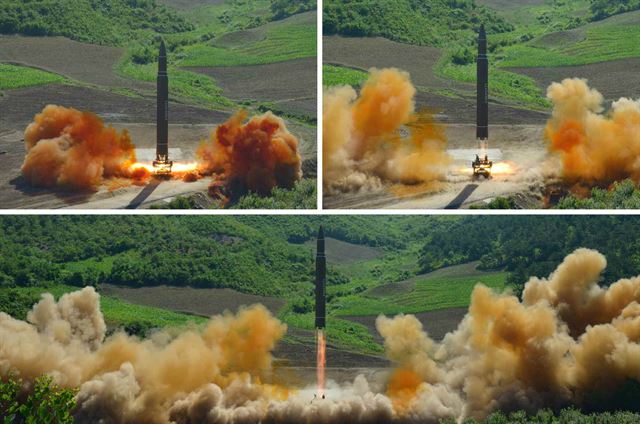 북한은 지난 4일 실시한 대륙간탄도미사일(ICBM) '화성-14' 발사를 통해 미사일 탄두부의 대기권 재진입 및 단 분리 기술을 시험했다고 노동신문이 5일 보도했다. 서울=연합뉴스