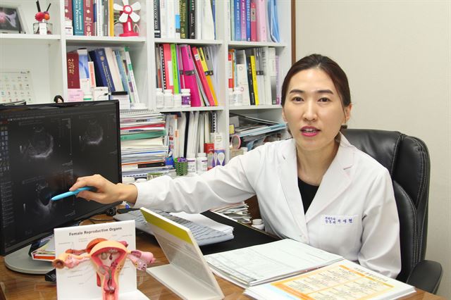 이애현 산부인과 전문의가 여성질환 중 자궁질환이 차지하는 비율을 설명하고 있다. 대구 이애현피움산부인과 제공.