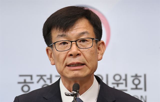 김상조 공정거래위원장이 6일 오전 정부세종청사 공정거래위원회에서 공정위 신뢰제고 방안을 발표하고 있다. 연합뉴스