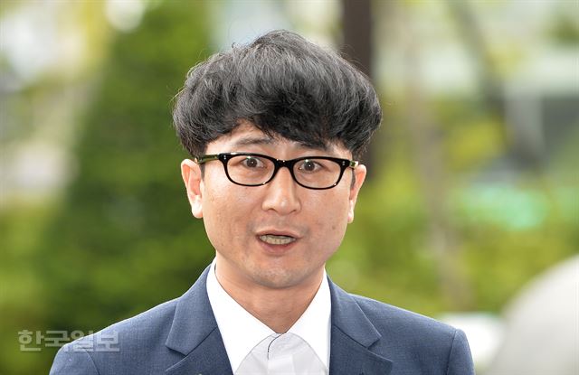 이준서 전 국민의당 최고위원이 ‘제보 조작’ 사건 관련 조사를 받기 위해 3일 서울 양천구 남부지검으로 들어서고 있다. 신상순 선임기자