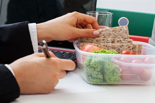 바짝 일하고 빨리 퇴근하자. 근무시간 중 낭비되는 시간을 줄여 빨리 퇴근할 수 있다면 이를 마다할 직장인은 없다. 게티이미지뱅크