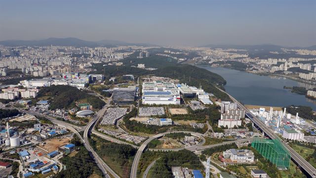 삼성전자 반도체 사업장 중 한곳인 경기 용인시 기흥구 농서동 기흥캠퍼스 일대 전경. 삼성전자 제공