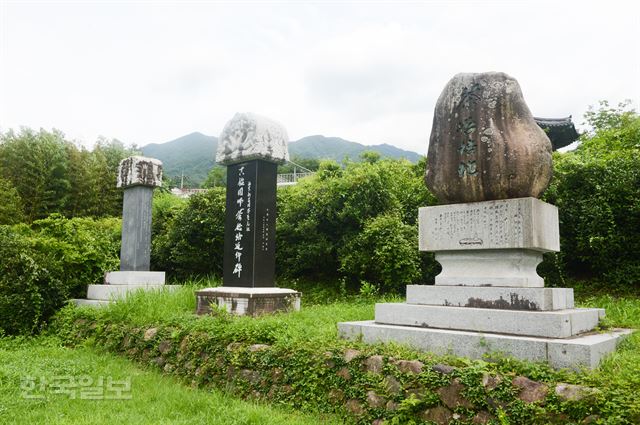 경남 하동군 화개면 운수리 지리산 쌍계사 입구에 위치한 ‘대렴공추원비’에는 이 일대가 한국에서 차를 최초로 심었던 곳이라고 적혀 있다. 하동=전혜원 기자