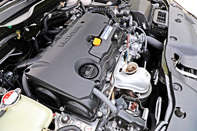 국내에는 2.0ℓ 직렬 4기통 DOHC i-VTEC 엔진 단일 트림만 들어왔다