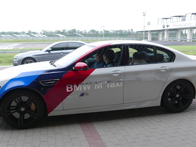 520d 딩골핑 에디션 낙찰자와 가족의 ‘BMW M 택시’ 체험