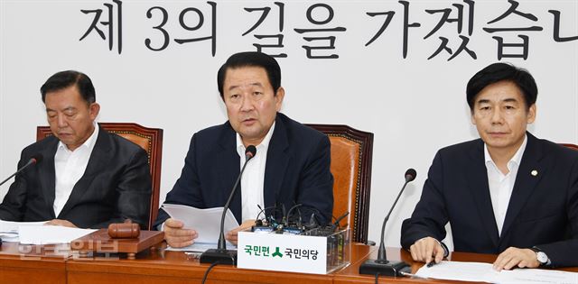 국민의당 박주선 비상대책위원장이 4일 오전 국회 당대표실에서 열린 비상대책위원회의에 참석해 발언하고 있다. 오대근기자 inliner@hankookilbo.com