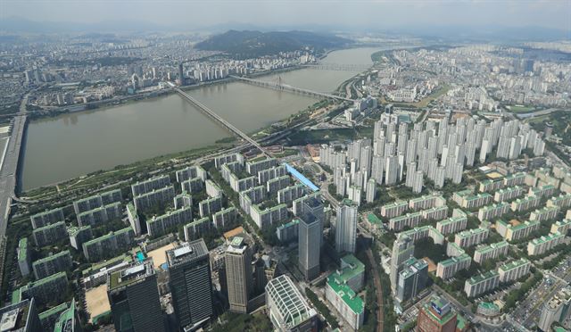 서울 송파구 한강변 아파트 단지 전경. 연합뉴스