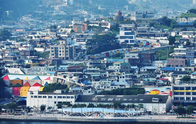 돌산공원에서 바라 본 고소동 천사벽화골목.