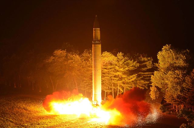 지난달 28일 북한의 대륙간탄도미사일(ICBM)급 화성-14형 발사 장면. 연합뉴스