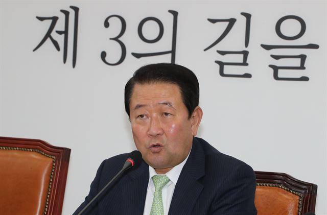 박주선 국민의당 비상대책위원장이 11일 국회에서 열린 비상대책위원회의에서 모두 발언을 하고 있다. 연합뉴스