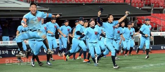 지난해 봉황대기 우승을 차지한 휘문고 선수들. 한국일보 자료사진