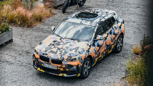 BMW X2의 디자인이 스파이샷 형태로 첫 공개됐다.